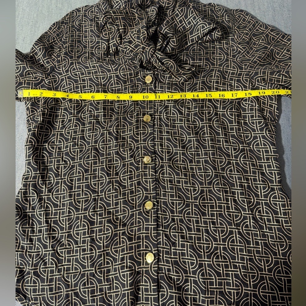 Elizabeth McKay 100% silk Geo print popover blouse, Black And Tan * Size 12* O-8 - Picture 3 of 9